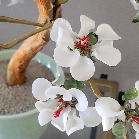Elegant White Flower Decor in Mint Green Pot Ceramic/glass - Picture 2 of 3